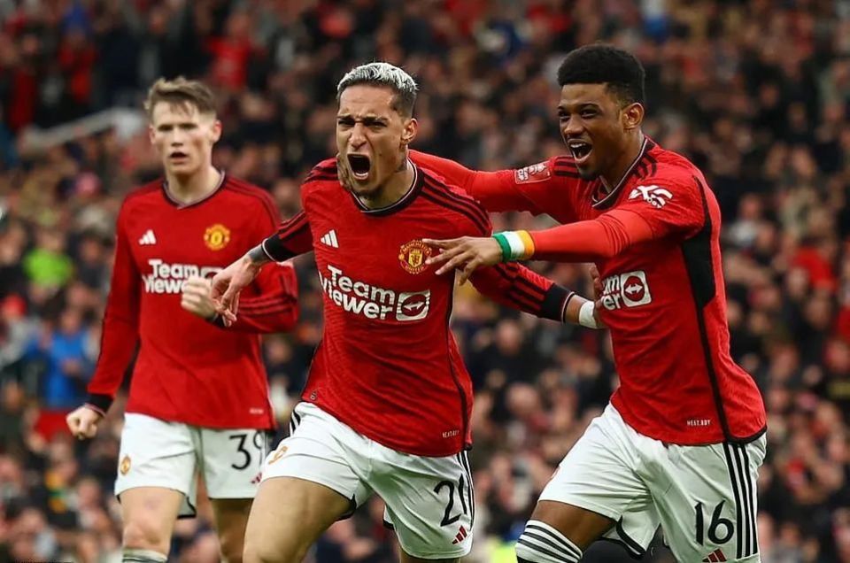 关于曼联主场奋力逆转,争夺前四悬念仍存的信息 关于曼联主场奋力逆转,争夺前四悬念仍存的信息