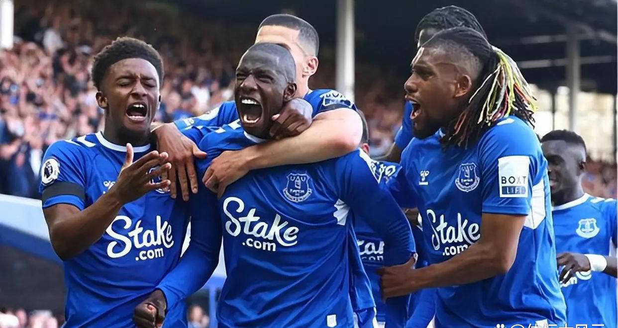 英超豪门角逐:球队实力对比展开,赛事精彩连连的简单介绍 英超豪门角逐:球队实力对比展开,赛事精彩连连的简单介绍