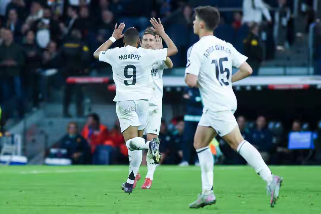 莱加内斯客场逼平比利亚雷亚尔,表现抢眼 莱加内斯客场逼平比利亚雷亚尔,表现抢眼