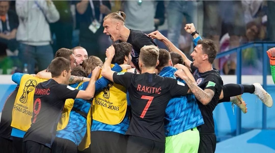 中国羽毛球队鏖战法国羽毛球队,陶菲克关键制胜 中国羽毛球队鏖战法国羽毛球队,陶菲克关键制胜