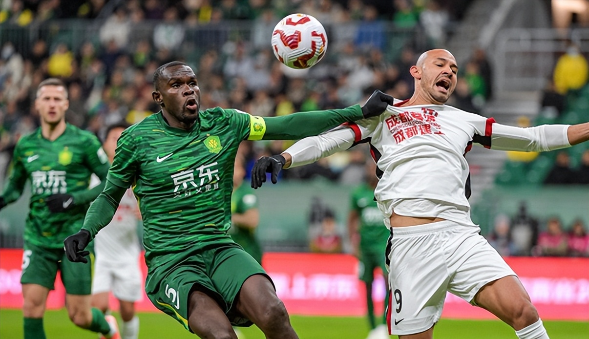 包含后卫铁闸出场，稳固球队防线的词条