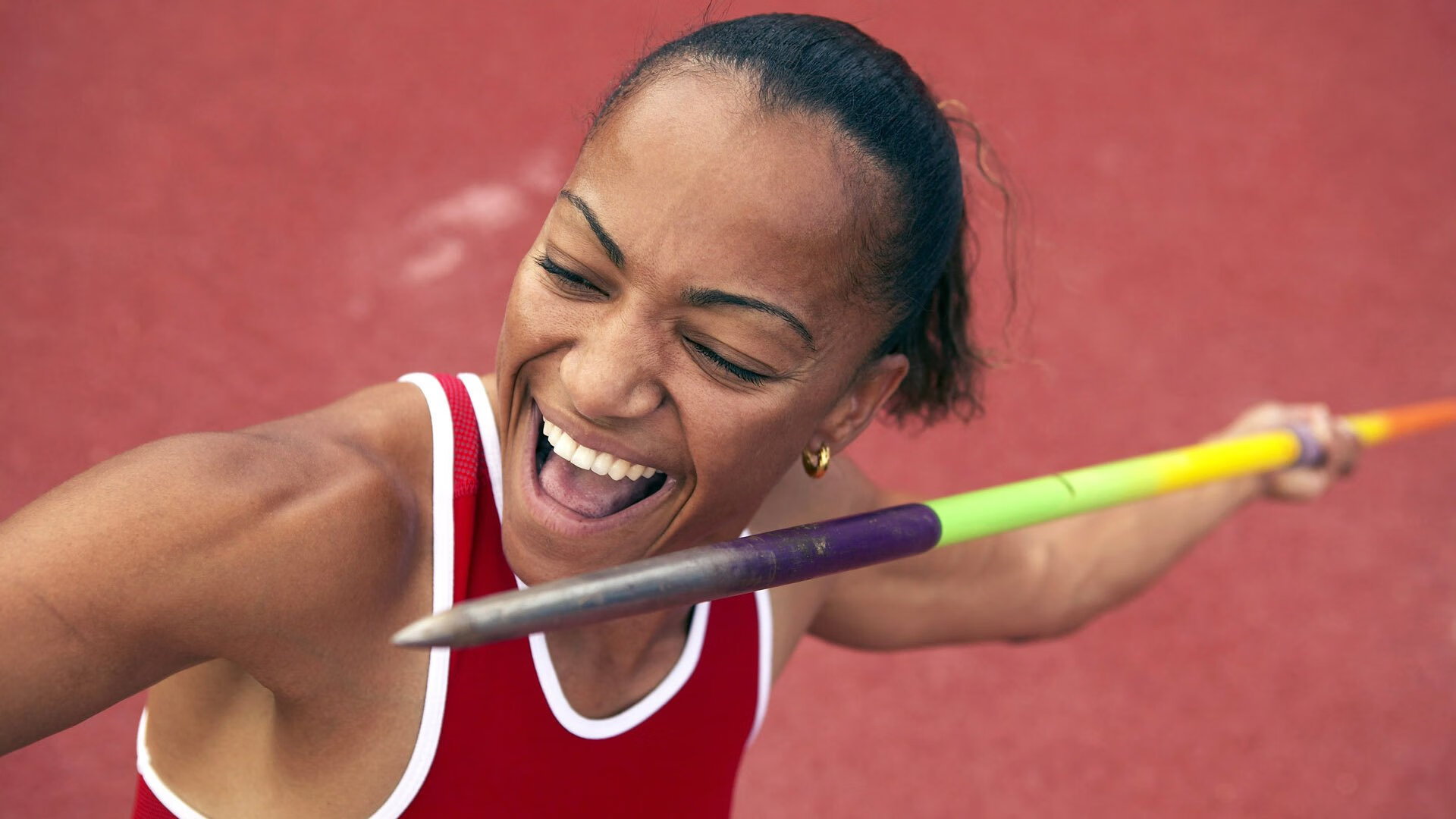 F1街道赛之夜，爱德华兹的全程高能输出与唯一性传奇