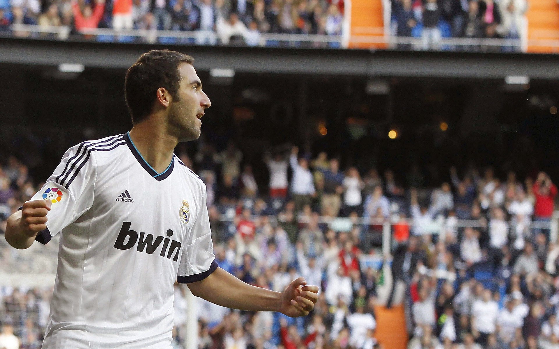 西甲国家德比之夜，维尼修斯稳定输出不掉线，新一代巨星正重塑经典对决