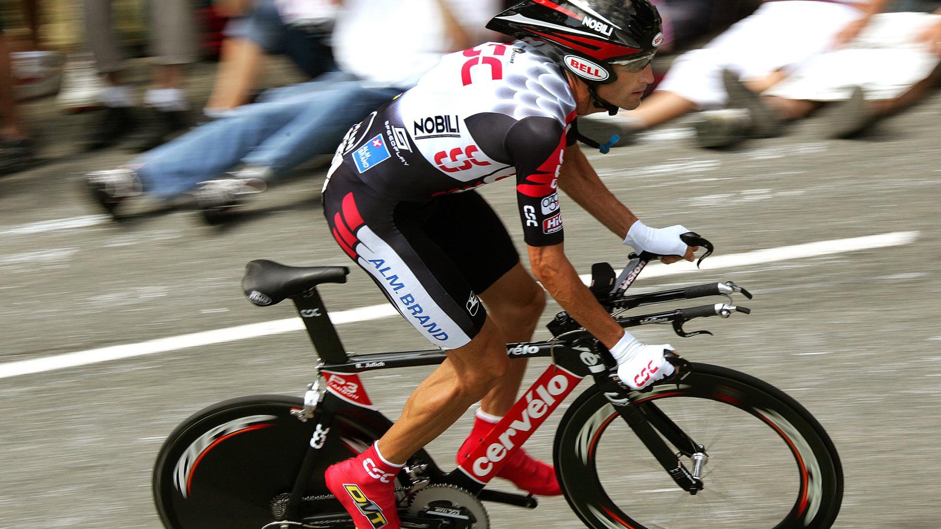 字母哥狂飙突进撕裂防线，快船团队风暴席卷麦迪逊